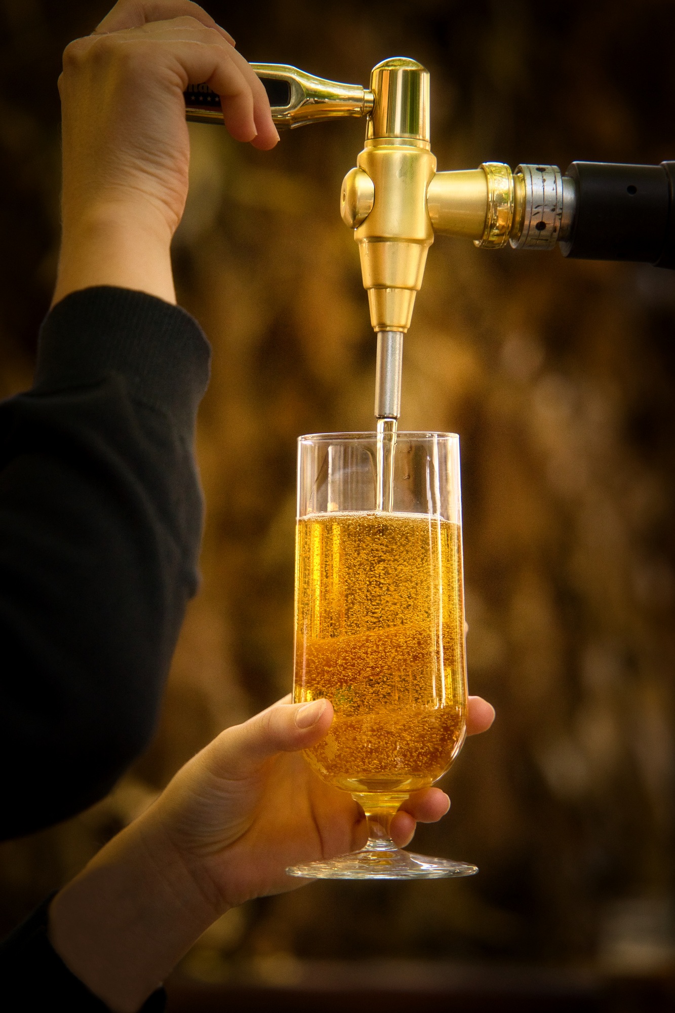 Barman pouring a draft beer.
